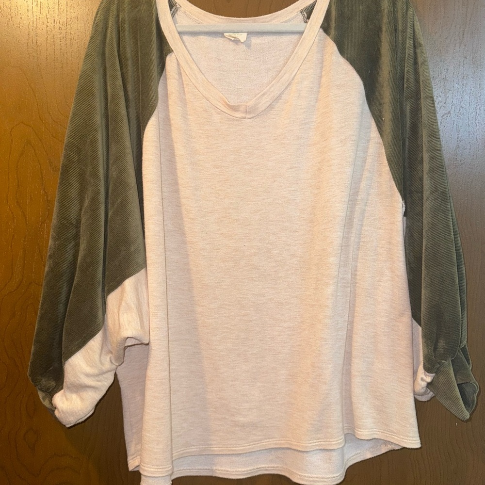 Women's Two-Tone Raglan Sleeve Top